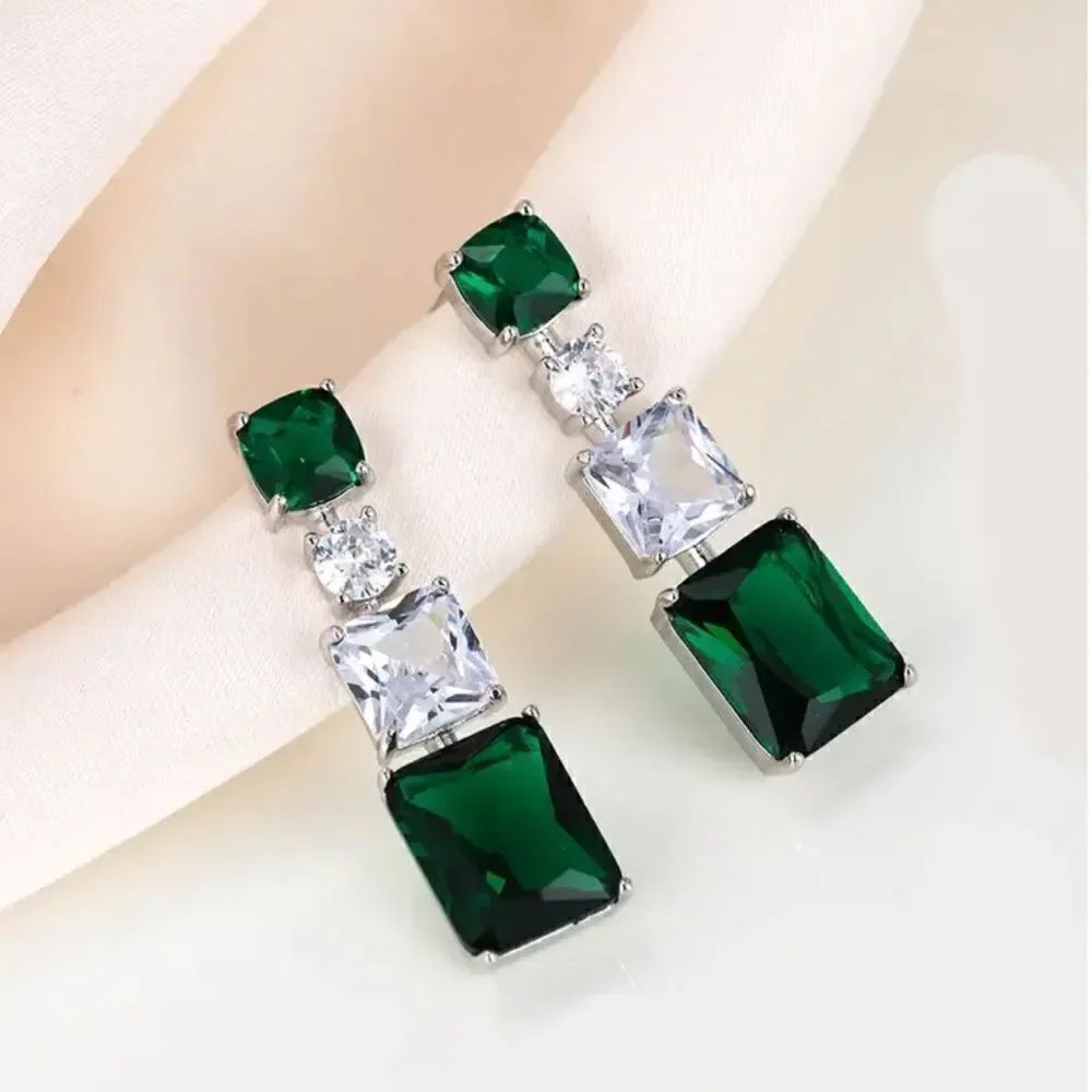 Emerald color stone drop earrings A208